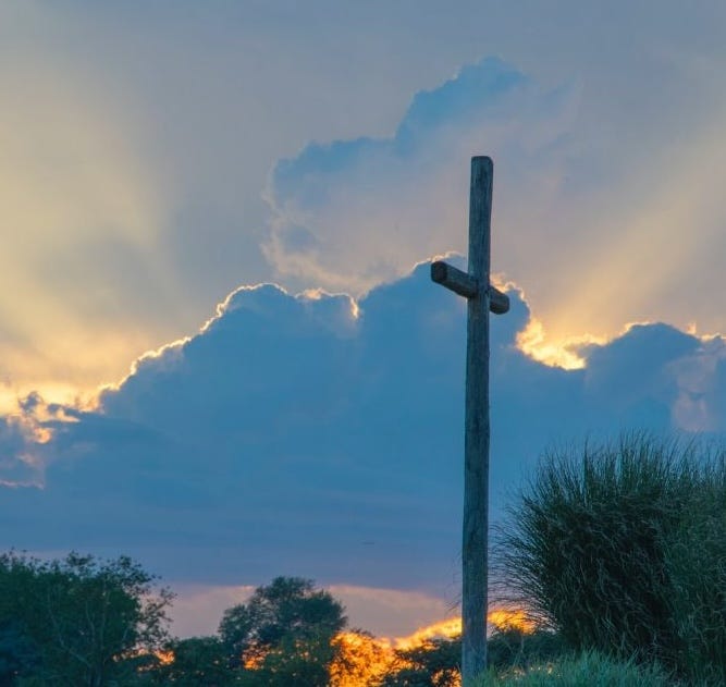 Žena osvobozená z ukrutná bolest v břiše.